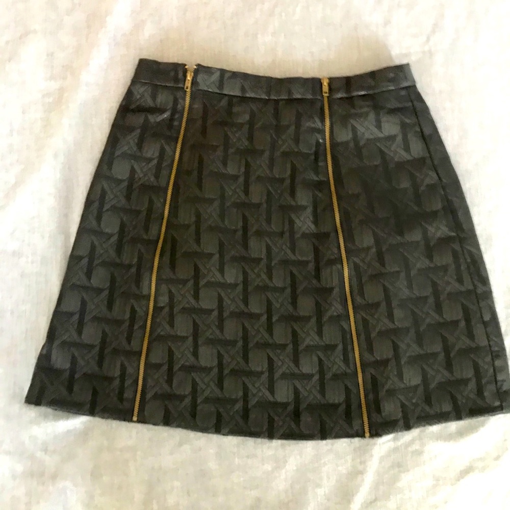 Black zipper skirt
